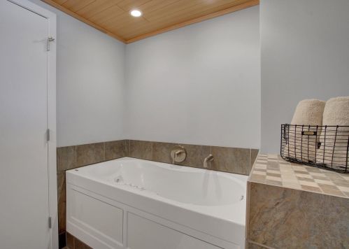 302 Cimarron Rd, Saint Paul MN  55124-9751 exterior