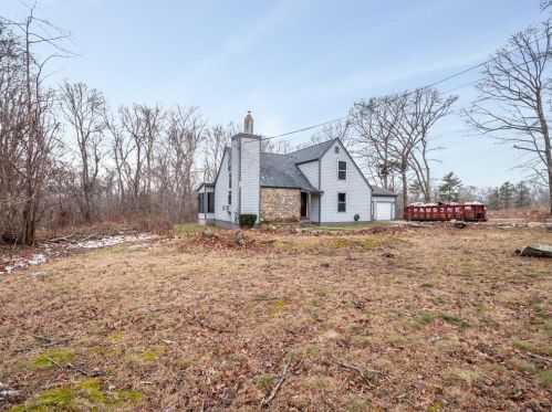 225 Leger Ln, Tiverton, RI 02878-3863