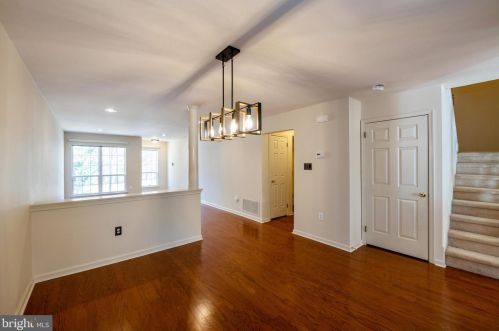 4 Burr Dr, Princeton NJ  08540-1950 exterior