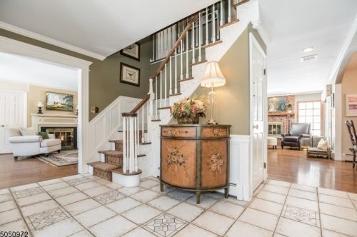 464 Laurel Ln, Kinnelon, NJ 07405-3122