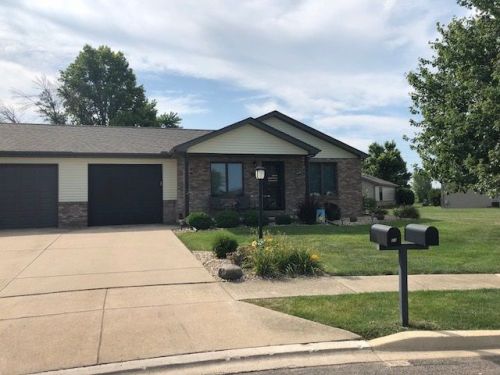18 Royal Ct, Beverly Manor, IL 61571-9233