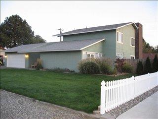 913 25th Ave, Kennewick, WA 99337-4250