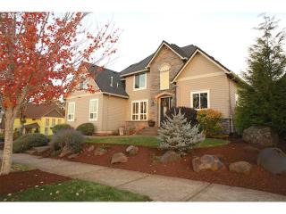 800 Shelokum Dr, Silverton, OR 97381-1983