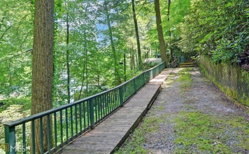 1068 Kings Row Rd, Lakemont, GA 30552