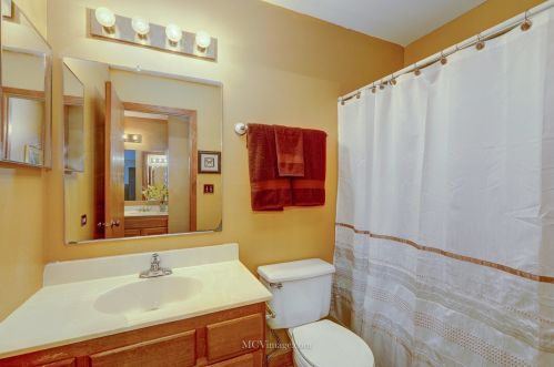 785 Burning Trl, Carol Stream IL  60188-9187 exterior