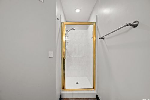 9229 Jefferson Cv, Sandy UT exterior