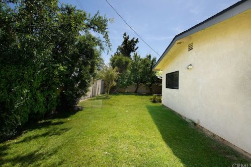 1013 Lyon St, Santa Ana CA 92701-3225 exterior