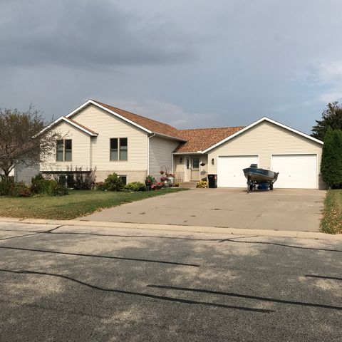 10 Benson Dr, Lewiston, MN 55952-1436