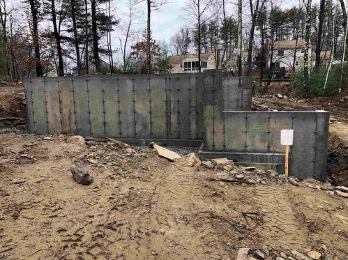 9 Circle Dr, Derry, NH 03038-3927