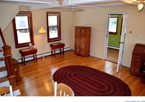 20 Edgewood Rd, Niantic, CT 06357-1917