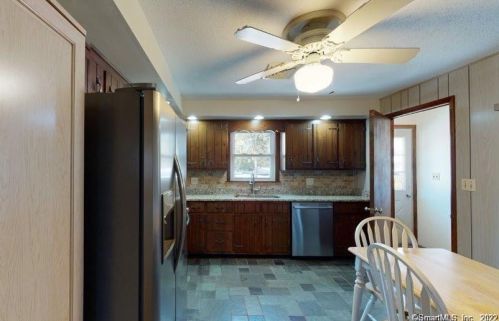 59 West St, Huntington CT  06484-2217 exterior