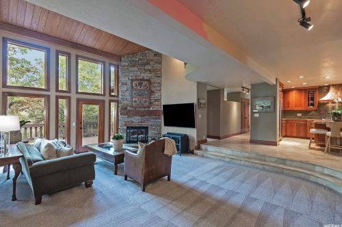 10188 Dimple Dell Ln, Sandy UT 84092-4505 exterior