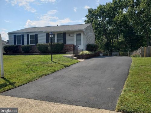 5916 Aplomado Dr, Springfield VA  22015-3305 exterior