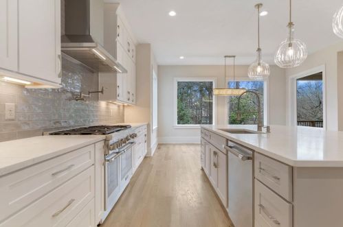 1610 Fearn Cir, Atlanta GA  30319-3512 exterior
