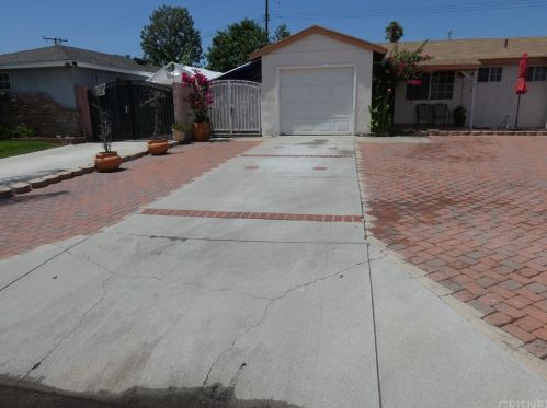 6049 Oakbank Dr, Irwindale, CA 91702