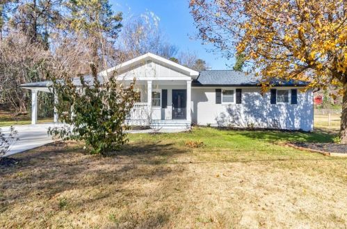 768 Walnut Cir, Marietta, GA 30060-5150