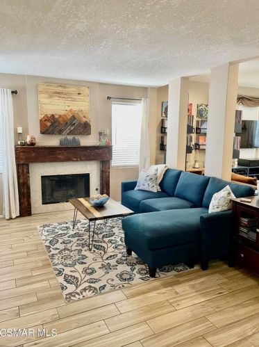 1235 Hobbit Ct, Simi Valley, CA 93065-5100