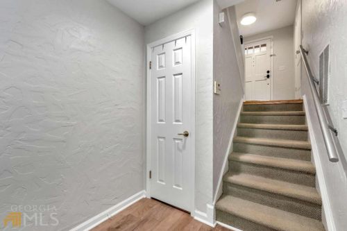 302 Brandywine Cir, Atlanta GA  30350-2002 exterior