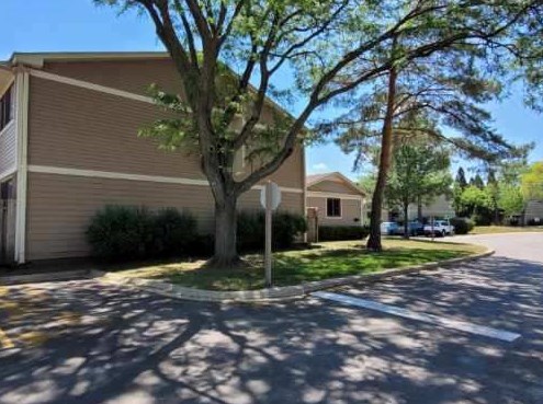 427 Grouse Ct, Bannockburn, IL 60015-3619