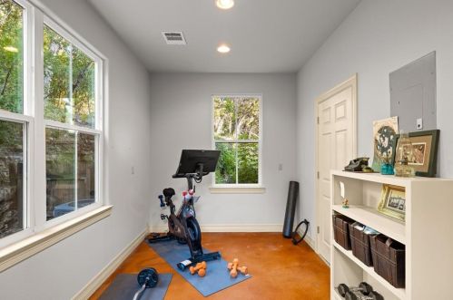 4008 Dry Creek Dr, Austin TX  78731-4825 exterior