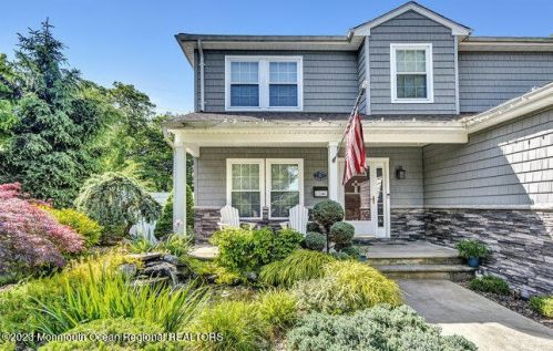 35 Racoon Dr, Hazlet, NJ 07730-1449