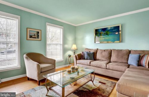 16 Mill Pond Dr, Lancaster PA  17603-7411 exterior