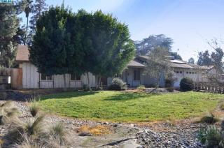 31182 Hacienda Rd, Visalia, CA 93292-9305