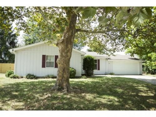 720 Sunset Pl, Charleston, IL 61920-2330