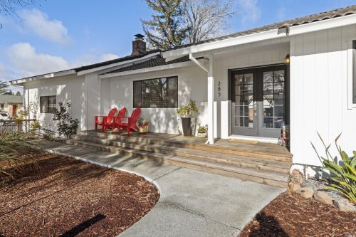 285 Alexandria Ct, Healdsburg, CA 95448-3462