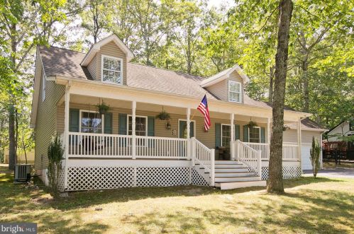 205 Greenbriar Cir, Cross Junction, VA 22625-2512