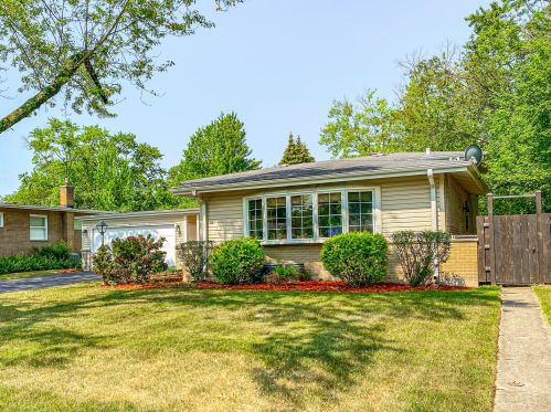 700 Pine St, Bannockburn, IL 60015-4012