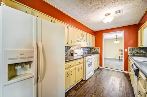 3987 Woodland Cir, Conyers GA  30013-3056 exterior