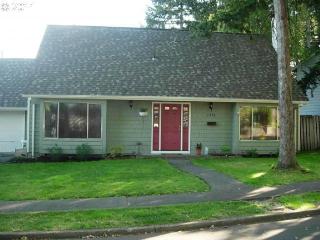 11220 Timberline Dr, Beaverton, OR 97008-6343