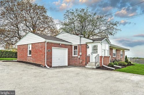 3782 Salem Rd, York, PA 17408-8853