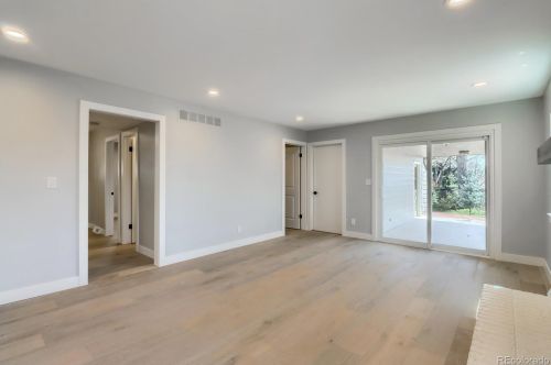 8168 Hinsdale Dr, Englewood CO 80112-1910 exterior