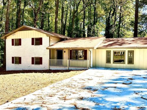 5288 Greenleaf Dr, Lilburn, GA 30047-5915