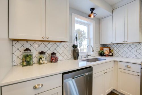 1377 James Ave, Saint Paul MN  55105-2551 exterior