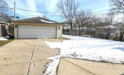 2133 Westview Dr, Des Plaines, IL 60018-2646