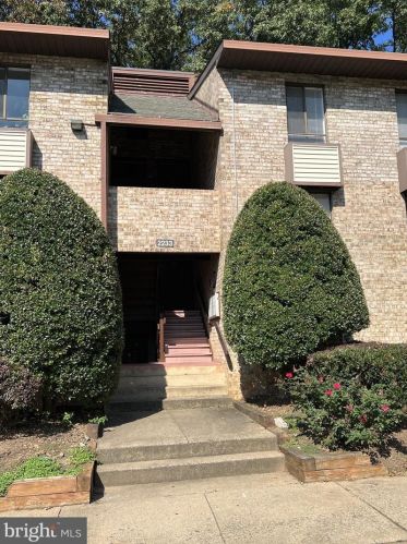 2233 Castle Rock Sq, Herndon, VA 20191-2213