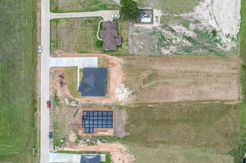 1319 Palomino Trl, Angleton TX 77515-9682 exterior