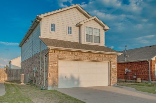 6536 Regina Dr, Fort Worth TX  76131-1227 exterior