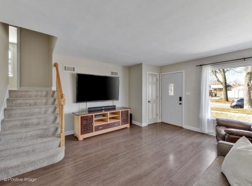 2415 Elm St, River Grove, IL 60171-1805