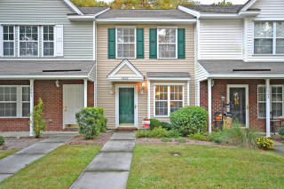1002 Pine Bluff Dr, Summerville, SC 29483-8686