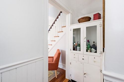 13 Dartmouth St, Middletown RI  02840-2111 exterior