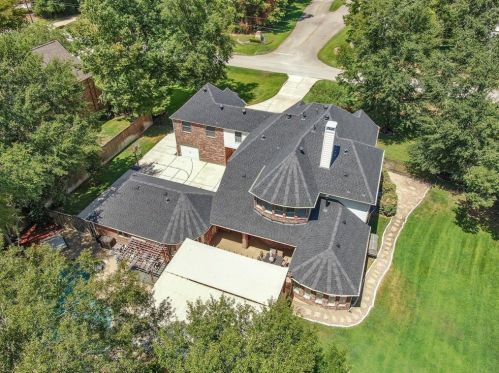 9010 Willow Spg Ln, Conroe TX  77302-3496 exterior
