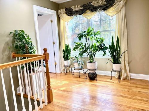 276 Soundview Ave, Huntington CT  06484-2137 exterior