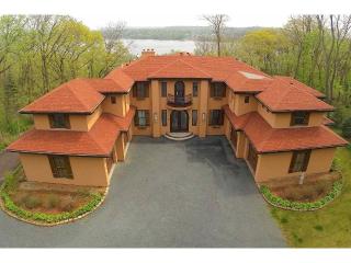 1747 Rivercrest Rd, St Marys Point, MN 55043-8703