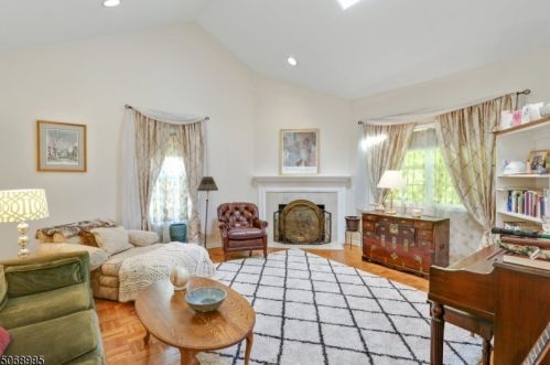 68 Pippins Way, Morristown, NJ 07960-6986