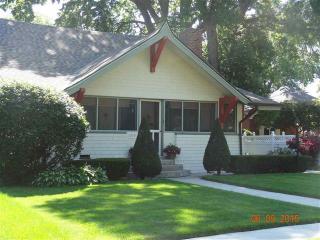 1214 Saint Joseph Ave, Hastings, NE 68901-3129