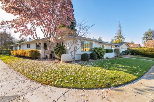 7711 Santa Theresa Dr, Gilroy, CA 95020-4921